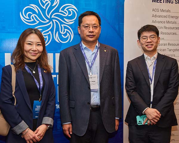Attendees posing for a networking photo at Ignite Investment Summit April 2026 in Hong Kong